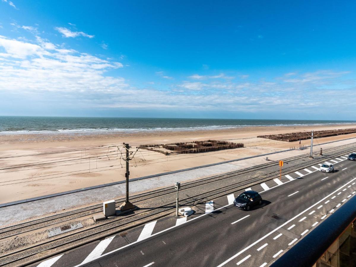 Contemporary Apartment In Oostende With Balcony Екстериор снимка